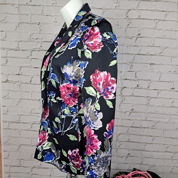 Tahari Floral Blazer - Picture 4 of 12